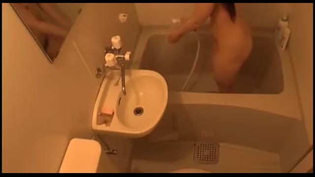 Dad Entered Bathroom To Take A Leak While New Babysitter Was Under Shower