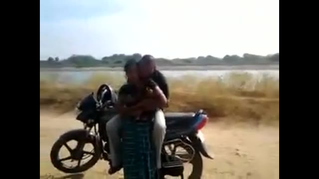 Desi Aunty Cheating On Her Hubby On A Bike Outside The City With A Younger Dude